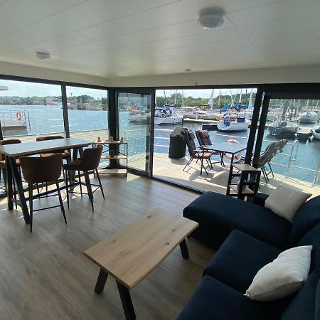 Urlaub Auf Dem Wasser Mit Einmaligen Ausblick - Well Hausboote Boltenhagen 10 Екстериор снимка