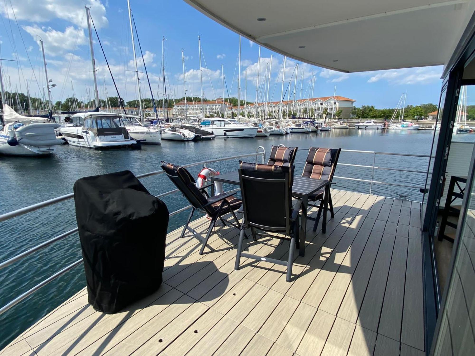 Urlaub Auf Dem Wasser Mit Einmaligen Ausblick - Well Hausboote Boltenhagen 10 Екстериор снимка